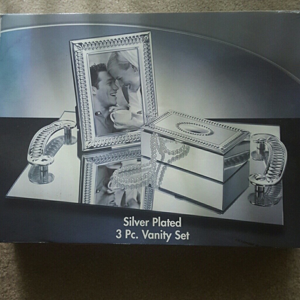 Silver plated 3 piece vanity set